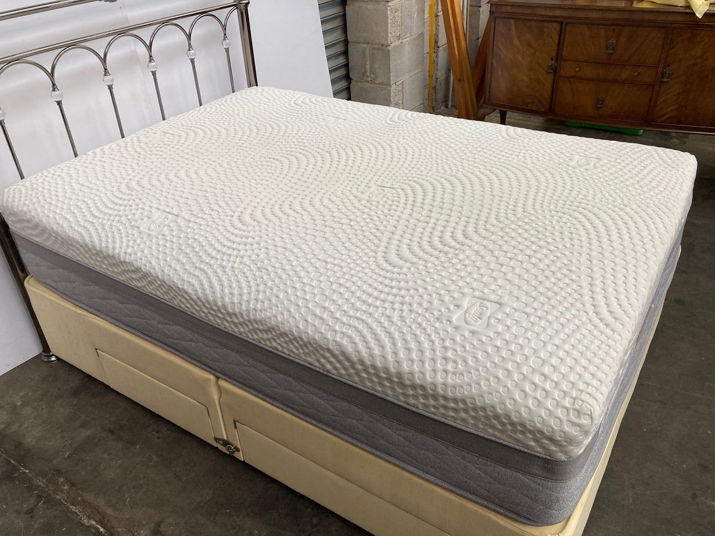 Sealy Posturepedic Hybrid double mattress (used but outstanding clean condition) MATTRESS ONLY
