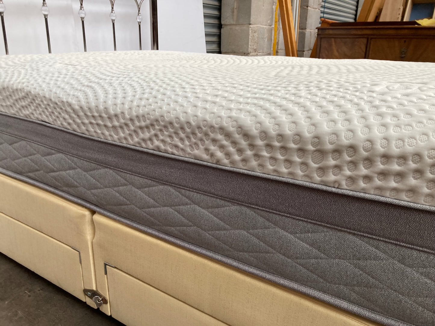 Sealy Posturepedic Hybrid double mattress (used but outstanding clean condition) MATTRESS ONLY