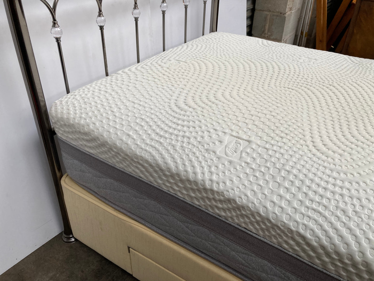 Sealy Posturepedic Hybrid double mattress (used but outstanding clean condition) MATTRESS ONLY