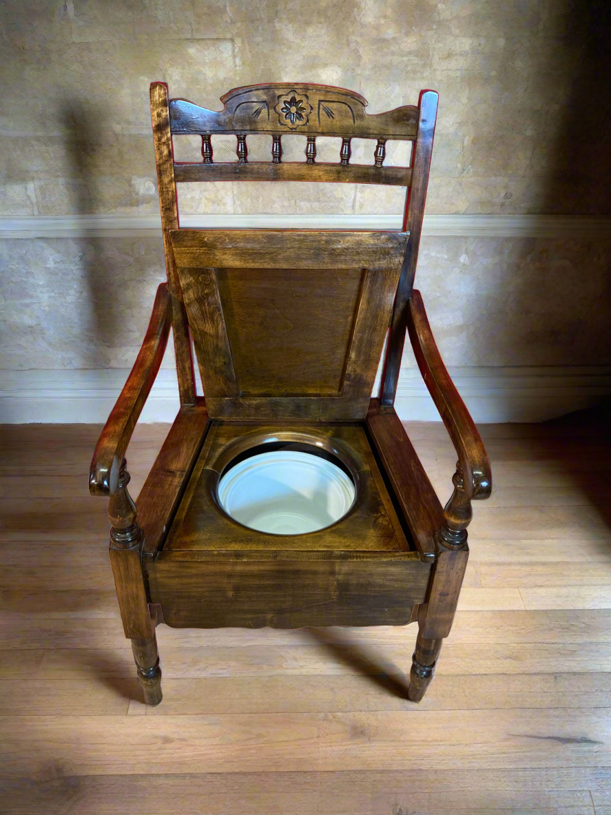 Stunning Victorian commode with pot.