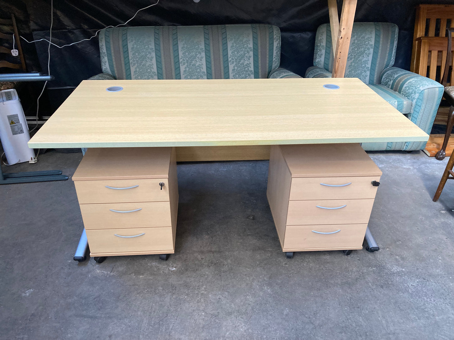 Large office desk and 2 matching office drawers with keys