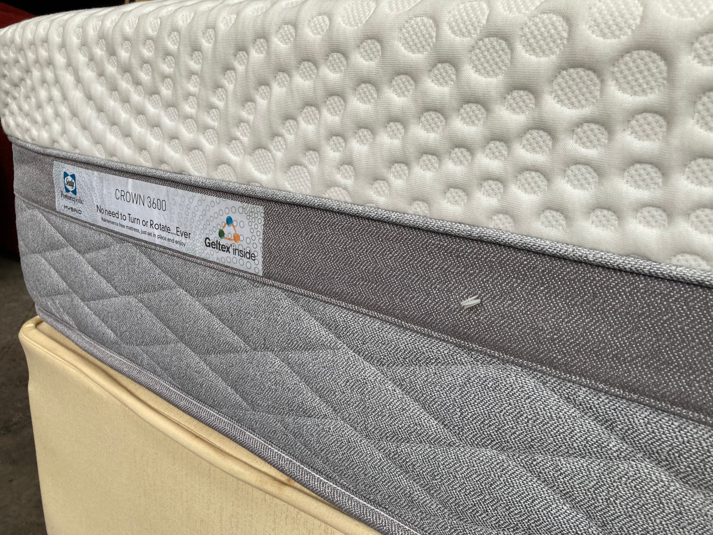 Sealy Posturepedic Hybrid double mattress (used but outstanding clean condition) MATTRESS ONLY