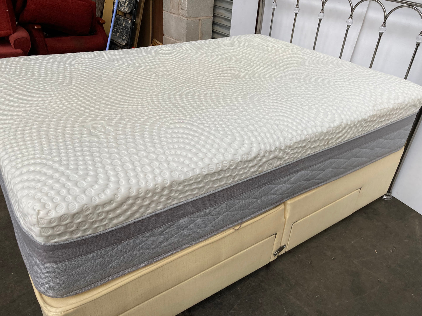 Sealy Posturepedic Hybrid double mattress (used but outstanding clean condition) MATTRESS ONLY