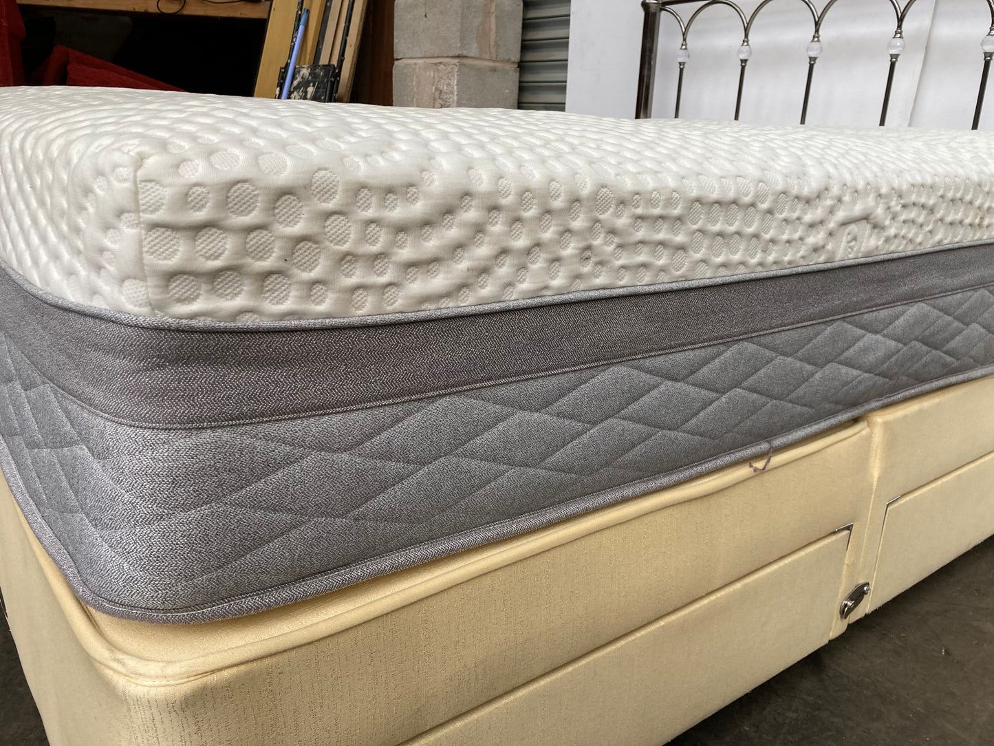 Sealy Posturepedic Hybrid double mattress (used but outstanding clean condition) MATTRESS ONLY